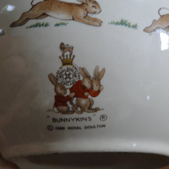 Vintage 1988 Bunnykins Royal Doulton Park Scene Money Bank - Picture 3 of 3
